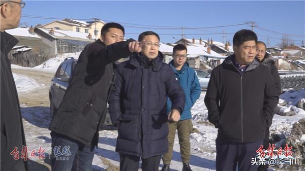 长白山大黄泥河生态修复整治工程施工现场上演“冰火两重天”