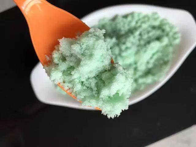 花盆里插铁钉有用吗？能不能替代硫酸亚铁？