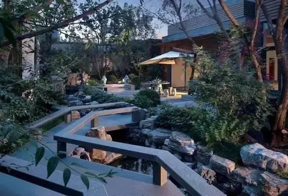 私家庭院：宜曲不宜直，移步换景到底是什么意思