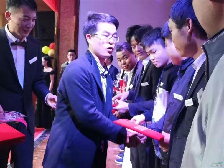 花易宝举办年度盛典 三百位业界同行共襄盛会