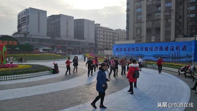 简阳市沱江大桥东桥头“景观绿化”初见雏形（实拍）
