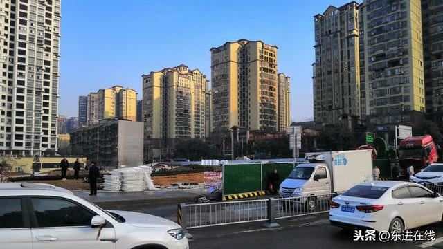 简阳市沱江大桥东桥头“景观绿化”初见雏形（实拍）
