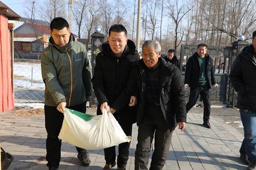 敦化市国有林总场：节前慰问贫困户 精准扶贫暖人心