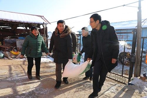 敦化市国有林总场：节前慰问贫困户 精准扶贫暖人心