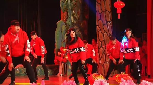 图强林业局举办“唱响新时代、欢乐过大年”迎新春文艺晚会