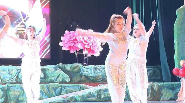 图强林业局举办“唱响新时代、欢乐过大年”迎新春文艺晚会