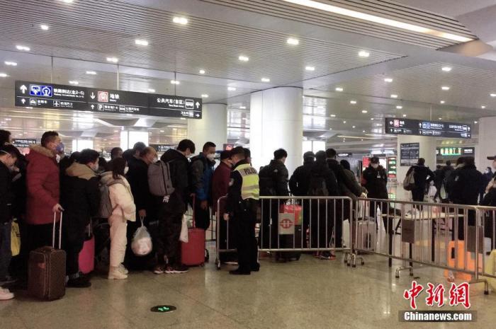 铁路客流下降近九成　防控物资运输累计2.8万吨