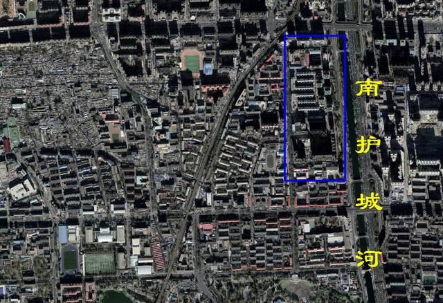 北京老崇文区南护城河一带不同于老北京风格：高楼林立绿化充分