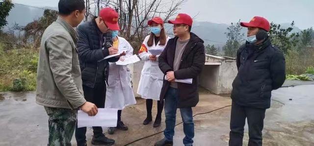 纪实：利州绿化村，小红帽走家串户，风雨无阻保证辖区安全