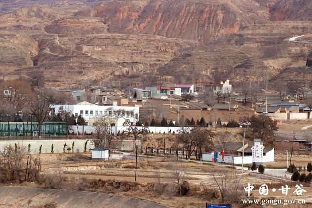安远镇：巩川百亩樱桃园 托起农民增收致富梦