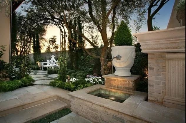 宅中有院,院中有屋,屋中有院,院中有天 宅中有院,院中有屋,屋中有院,院中有天