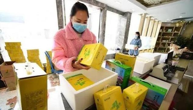 林草行业开始有序复工复产|刺梨汁 口服液送给一线医护人员 林草行业开始有序复工复产|刺梨汁 口服液送给一线医护人员