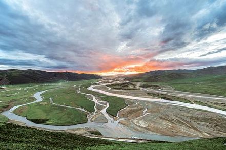 守护祖国绿水青山，无人机在行动