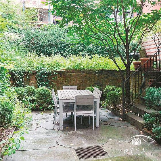 把工作搬进花园里 