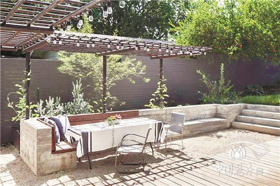 把工作搬进花园里 