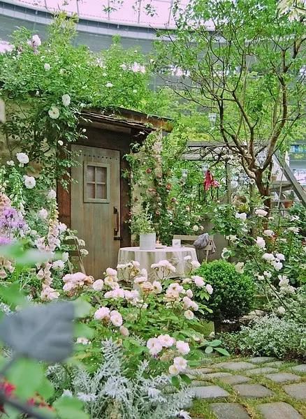 何处春深好？别致花园庭院