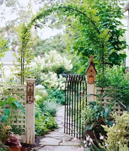 何处春深好？别致花园庭院