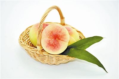 桃花相映红 依旧笑春风 桃花相映红 依旧笑春风