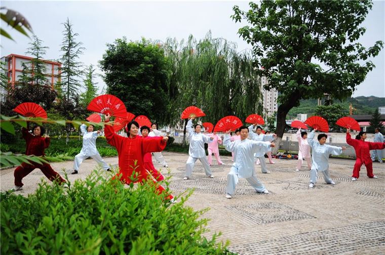 甘肃徽县：把城市当公园来绿化