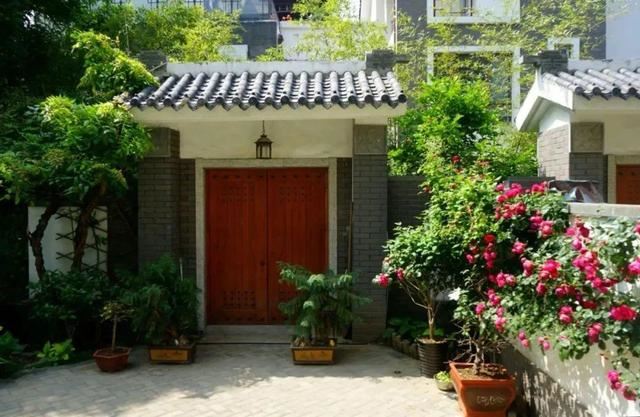 寻一方小院，建一处花园，养花喝茶一辈子