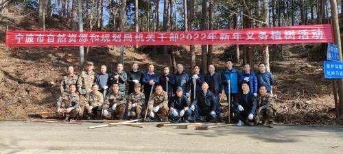 开年植新绿，青山绿水长——市林场开展2022年开年植树活动