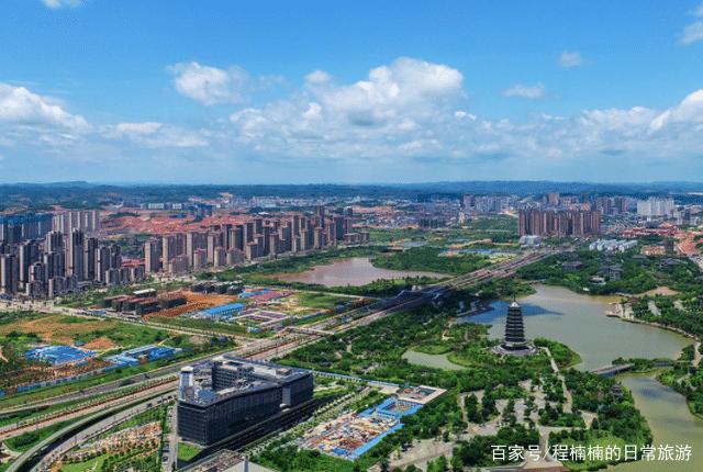 南宁一座富裕的城市，有高速铁路，古建筑众多