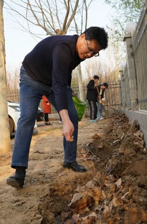 美化环境 绿化庭院 净化生态吴桥法院开展环境整治主题活动