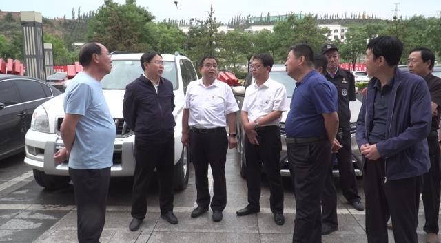 陈胡日查视察党政办公楼基础设施建设和绿化提升工作 陈胡日查视察党政办公楼基础设施建设和绿化提升工作