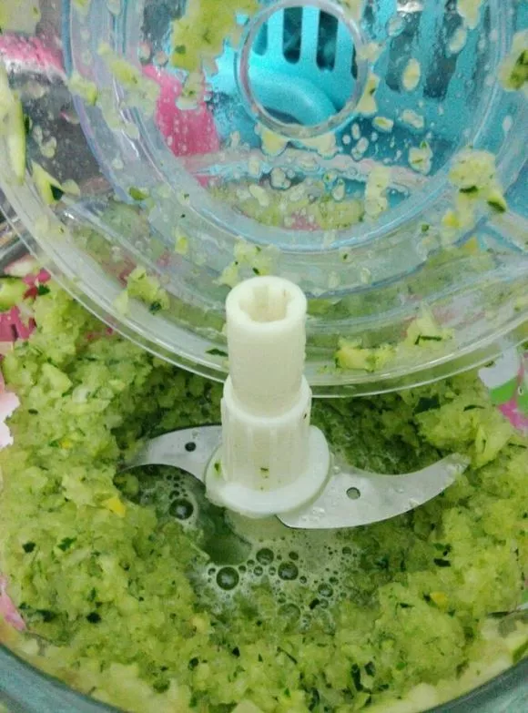 2斤西瓜皮丢桶里，加点水，不黄叶不烂根，花一开100朵