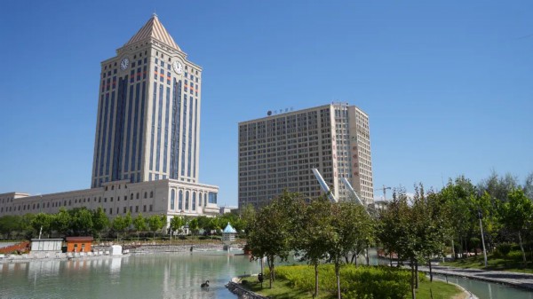 50万余株绿植扮靓霍尔果斯