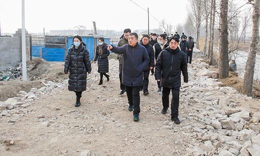 尹久辉调研我区山水林草工程项目建设情况