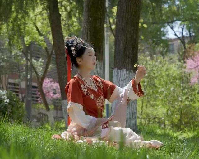 一草一木，锦绣人间 在诗意美好的西安翻译学院与你相遇