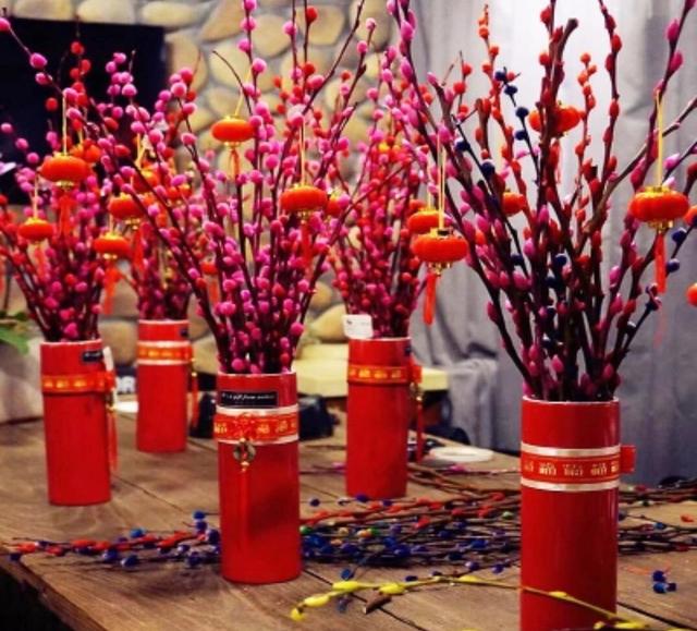 春节将近，家里添置几瓶水插花，漂亮喜庆，还容易养护