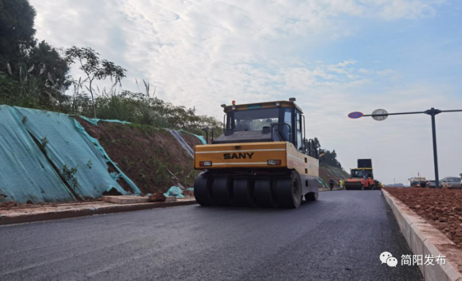 主体完工 道路绿化等正在建设中