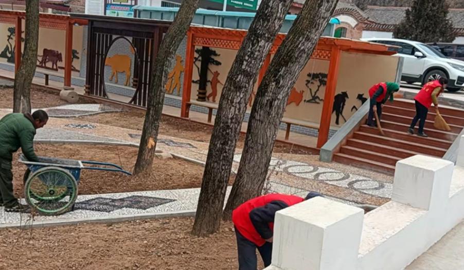 甘肃清水县：“弯腰”践行务实作风 “ 动手”绘就整洁白沙