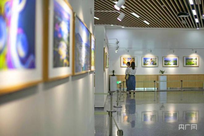 山西太原植物园开展“锦绣太原”园林摄影展
