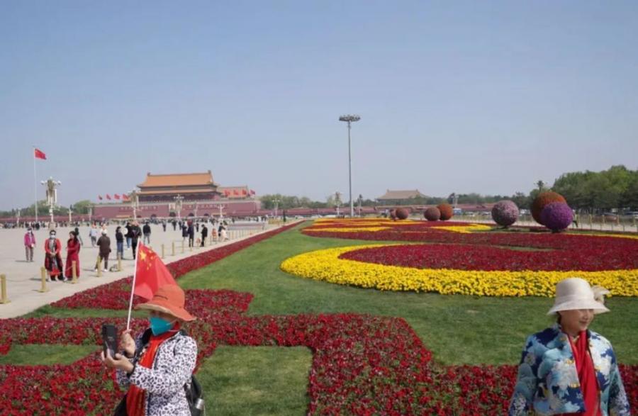 迎节日！天安门广场花卉景观上新