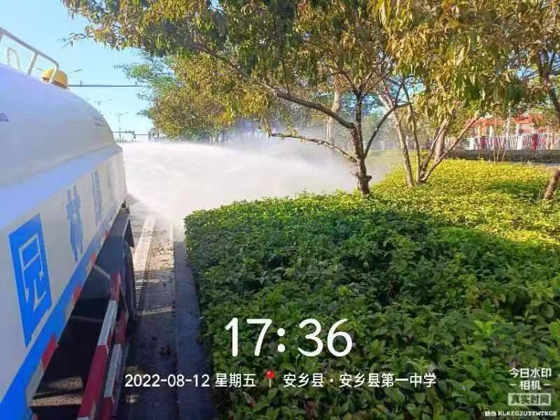 安乡：县城管执法局城市绿化服务中心昼夜奋战抗旱保绿 
