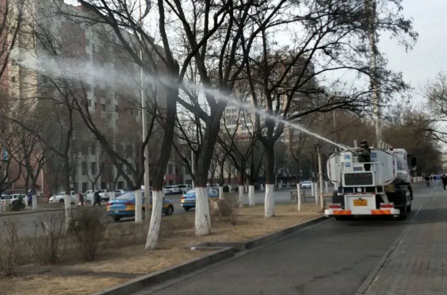 大武口区:不负春季好时光 城区绿化养护忙 大武口区:不负春季好时光 城区绿化养护忙