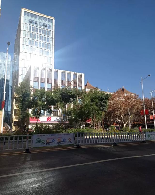 玉溪这条路华丽变身~网友大呼惊喜