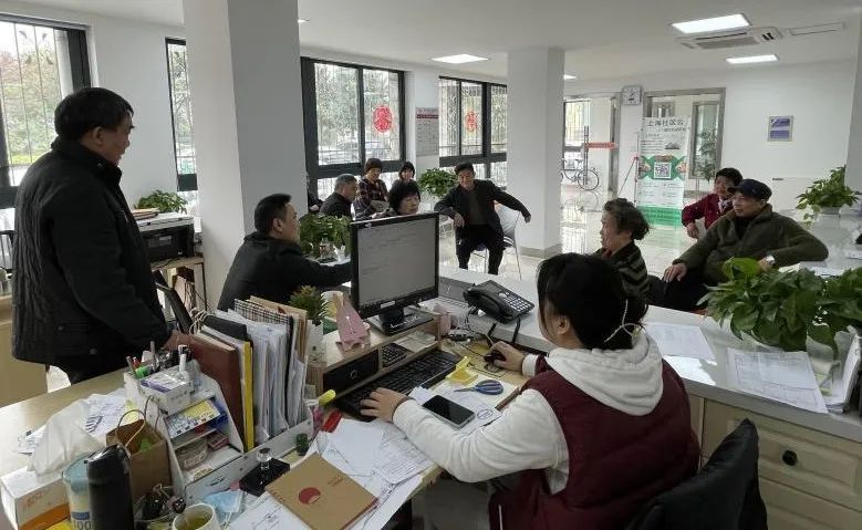 绿意喜人，怎么反倒成了小区居民的“心病”？