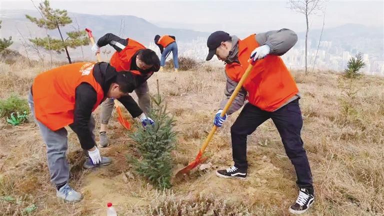 今年来全市完成全民义务植树近400万株