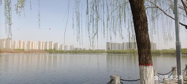 美丽的须水河滨河公园，红花绿柳，环境优美