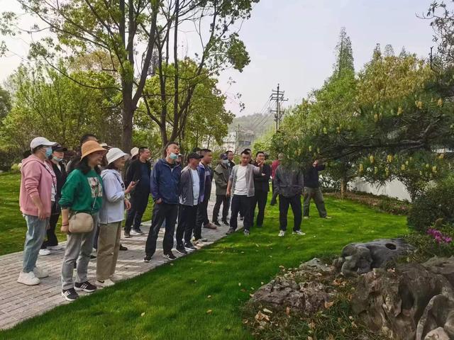 人民公园开展绿化养护学习观摩活动
