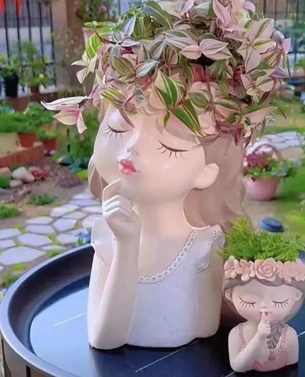 上海小姐姐用“娃娃花盆”养花，走红网络，网友：有趣又优雅