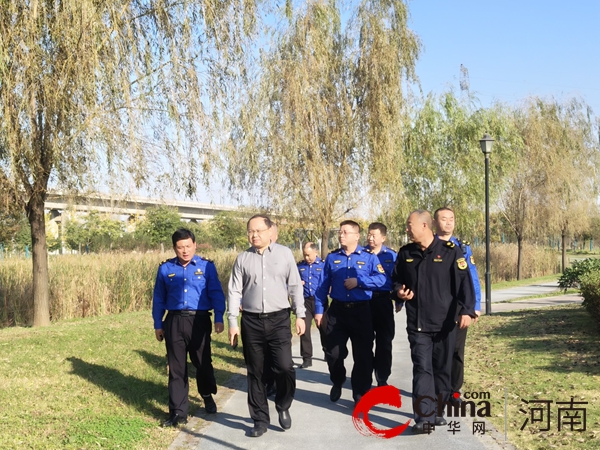 确山县城管局：观摩督导公园游园绿化和管养工作