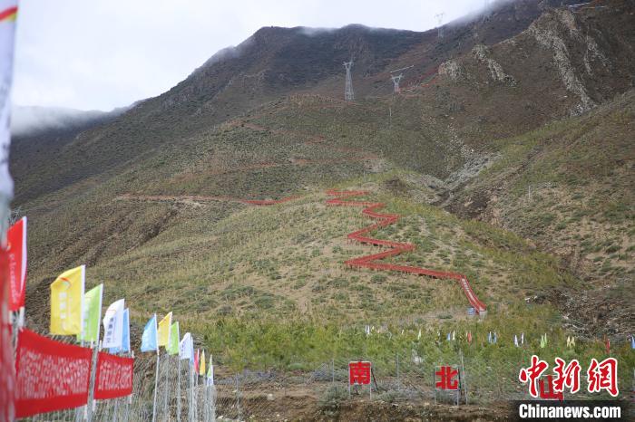 西藏航空完成拉萨南北山绿化工程1618亩片区、16.51万株苗木种植作业