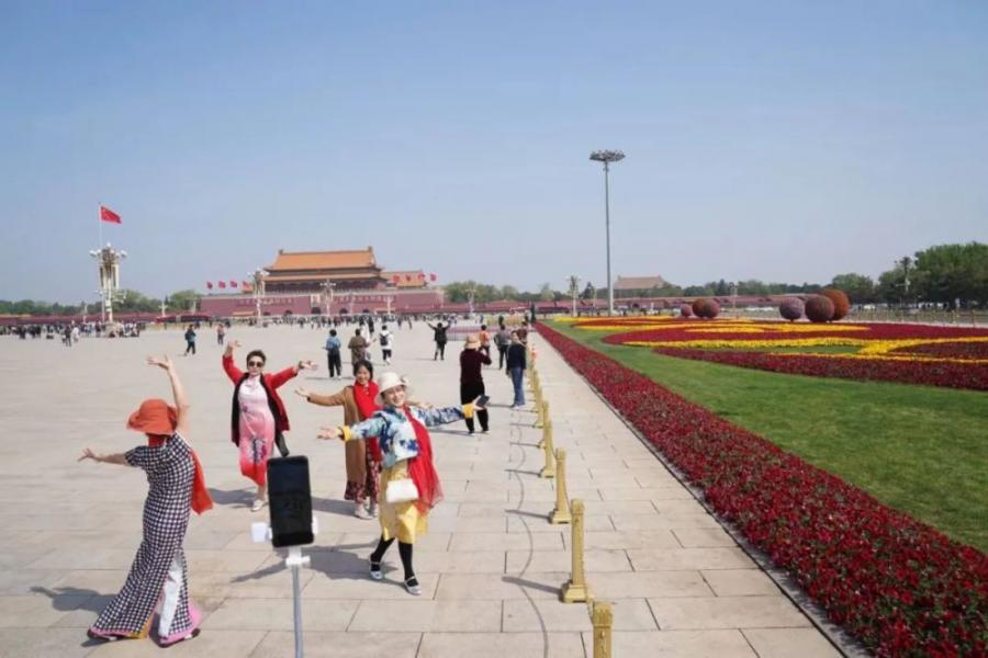迎节日！天安门广场花卉景观上新