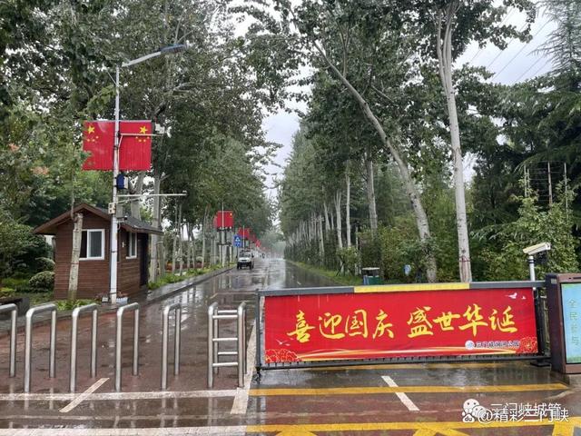 三门峡：13.7万盆鲜花装扮城市迎“双节”