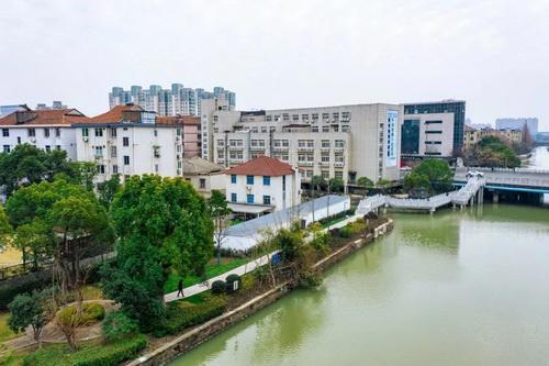 平湖市街头多处绿化容貌升级